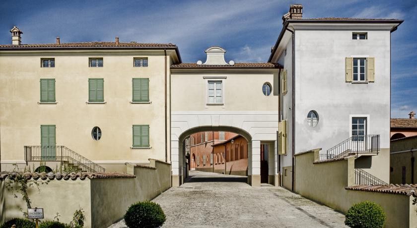 Matilde Di Canossa Golf Spa & Hotel Resort Reggio Emilia Exterior foto